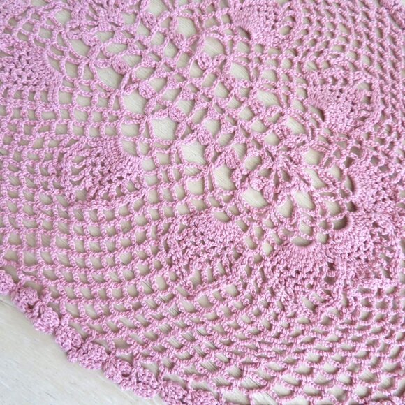 Vintage Handmade Crocheted Oval Doily Mauve Pink Lace Pattern Home Decor 19.5" - Picture 3 of 6